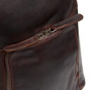 Dámský kožený batůžek Chesterfield Brand Vivian hnědý C58.023601 detail zipové kapsy na přední straně