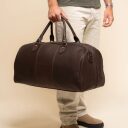 The Chesterfield Brand Kožená cestovní taška - weekender C20.007101 William II hnědá v ruce