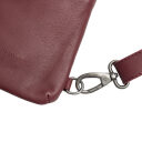 The Chesterfield Brand Kožená crossbody taška Isley C58.034718 vínově červená detail