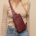The Chesterfield Brand Kožená crossbody taška Isley C58.034718 vínově červená jako crossbody
