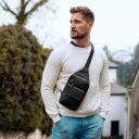 The Chesterfield Brand kožená crossbody taška Turella C58.071400 černá na postavě