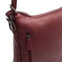 The Chesterfield Brand Kožená kabelka - batoh 2v1 Azura C48.143818 vínově červená přední přihrádka