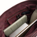 The Chesterfield Brand Kožená kabelka do ruky i přes rameno Astero C48.142318 vínově červená vnitřní přihrádky