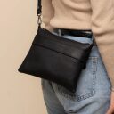 The Chesterfield Brand kožená kabelka do ruky i přes rameno Harlan C48.144000 černá jako crossbody