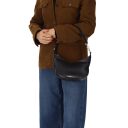 BURKELY Kožená kabelka do ruky i přes rameno Ledger 1002407.75.10 černá na modelce