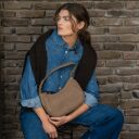 BURKELY kožená kabelka do ruky i přes rameno Soft Skylar 1000866.85.25 světle hnědá s modelkou