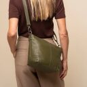 The Chesterfield Brand Kožená kabelka do ruky i přes rameno Zarita C48.142202 olivová jako crossbody
