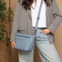 The Chesterfield Brand Kožená kabelka do ruky i přes rameno Zarita C48.142215 světle modrá jako crossbody