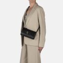 BURKELY Kožená kabelka přes rameno / crossbody Demi 1001905.46.10 černá na modelce