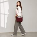 DANIEL RAY kabelka přes rameno / crossbody Muswellbrook DRL 16.1598.04 červená na modelce