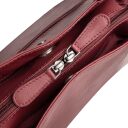 The Chesterfield Brand Kožená kabelka přes rameno Nerissa C48.143718 vínově červená dvoucestný zip