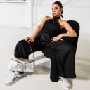 BURKELY Kožená kabelka přes rameno Rock Ruby 1000713.64.11 stříbrná na modelce
