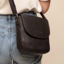 The Chesterfield Brand kožená kabelka přes rameno Vayana C48.144801 hnědá jako crossbody