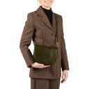 BURKELY kožená kabelka přes rameno Vintage Veda 1001502.77.75 olivová na modelce
