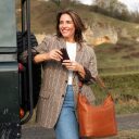 The Chesterfield Brand Kožená kabelka přes rameno Zira C48.143031 koňaková na modelce