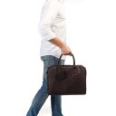 BURKELY Kožená taška na notebook 15,6" Taylor Worker 9007979.22.20 hnědá v ruce