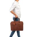 BURKELY Kožená taška na notebook 15,6" Taylor Worker 9007979.22.24 koňaková v ruce