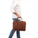 BURKELY Kožená taška na notebook 15,6" Taylor Worker 9007979.22.24 koňaková v ruce