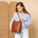 The Chesterfield Brand Kožená shopper kabelka - batoh 2v1 Raynor C38.022231 koňaková přes rameno