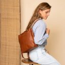 The Chesterfield Brand Kožená shopper kabelka - batoh 2v1 Raynor C38.022231 koňaková jako batoh