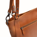 The Chesterfield Brand Kožená shopper kabelka Elira C48.143931 koňaková zadní přihrádka