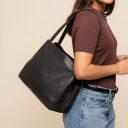 The Chesterfield Brand Kožená shopper kabelka Lioren C48.145000 černá přes rameno