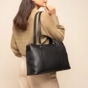 The Chesterfield Brand Kožená shopper kabelka na notebook 14" Alverino C38.022900 černá přes rameno