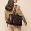 The Chesterfield Brand Kožená shopper kabelka na notebook 14" Alverino C38.022901 hnědá na rameni