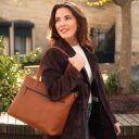The Chesterfield Brand Kožená shopper kabelka na notebook 14" Osira C38.022631 koňaková