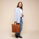 The Chesterfield Brand kožená shopper kabelka na notebook Westbrook C38.022731 koňaková s modelkou