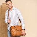 The Chesterfield Brand Kožená brašna na ntb 15,6" Boston C40.108631 koňaková přes rameno
