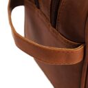 Cestovní kosmetická kabelka Stacey značky The Chesterfield Brand C08.016531 koňaková - kožené poutko pro zavěšení