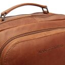 The Chesterfield Brand kožený batoh na notebook 15" Lennox C58.071131 koňak logo