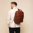 The Chesterfield Brand Kožený batoh na notebook Serenzo C58.035131 koňakový přes rameno