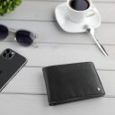 Bugatti pánská kožená peněženka RFID Black Magic 49123701 černá na stole