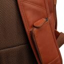The Chesterfield Brand Roll top kožený batoh na notebook Remo C58.071331 koňakový kapsa na ramenním popruhu