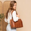 The Chesterfield Brand Kožená kabelka přes rameno Gail C48.098731 koňaková na rameni