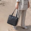 The Chesterfield Brand Kožená shopper kabelka Nola C38.021100 černá zadní strana
