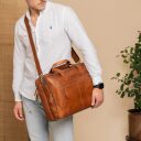 Kožená business taška na notebook 17" The Chesterfield Brand Ryan koňaková C40.101531  na rameni