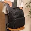 Pánský kožený batoh na notebook The Chesterfield Brand  Austin C58.018400 černý vnitřek