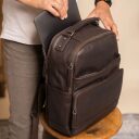 Pánský kožený batoh na notebook The Chesterfield Brand Austin C58.018401 hnědý přihrádka