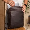 The Chesterfield Brand Kožený batoh na notebook Jasper C58.033701 hnědý přihrádky