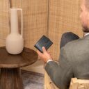 Pánská kožená peněženka RFID Curtis C08.051200 černá v ruce