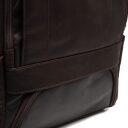 The Chesterfield Brand Kožený batoh na notebook Rich C58.015701 hnědý logo
