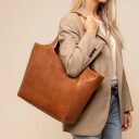 The Chesterfield Brand Kožená kabelka na notebook Mireya C38.023231 koňaková přes rameno