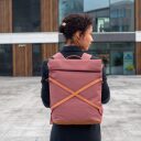 aunts & uncles Rolovací batoh na notebook 13" Japan Yokohama 10214-29 jahodový na modelce