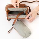 aunts&uncles Dámská kožená kabelka Grandma´s Luxury Club Mrs. Fortune Cookie 40372-1 koňaková - klíčenka