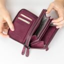 Dvoukomorová dámská kožená peněženka RFID aunts&uncles Betty 42215-77 vínově červená