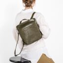 Kožený kabelkový batoh 2v1 aunts & uncles Grandma´s Luxury Club Mrs. Crumble Cookie 40367-70 olivově zelený