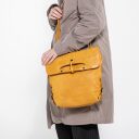 aunts & uncles Kožený kabelkový batoh 2v1 Grandma´s Luxury Club Mrs. Mince Pie 40347-3 žlutý na rameni